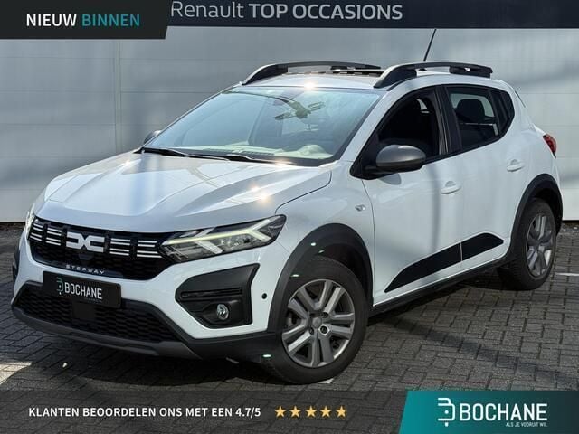 Ijswit 369 Gebruikt 2023 Dacia Sandero Expression Hatchback | € 16.225 (Eerlijke prijs) - Afbeelding 1/4
