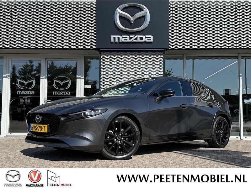 Machine gray metallic (46g) Nieuw 2025 Mazda 3 Homura-Line Hatchback | € 32.795 (Eerlijke prijs) - Afbeelding 1/4