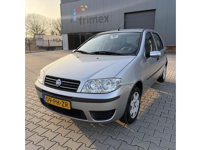 Grijs Occasion 2004 Fiat Punto Dynamic Hatchback | € 750 (Eerlijke prijs) - Afbeelding 1/4