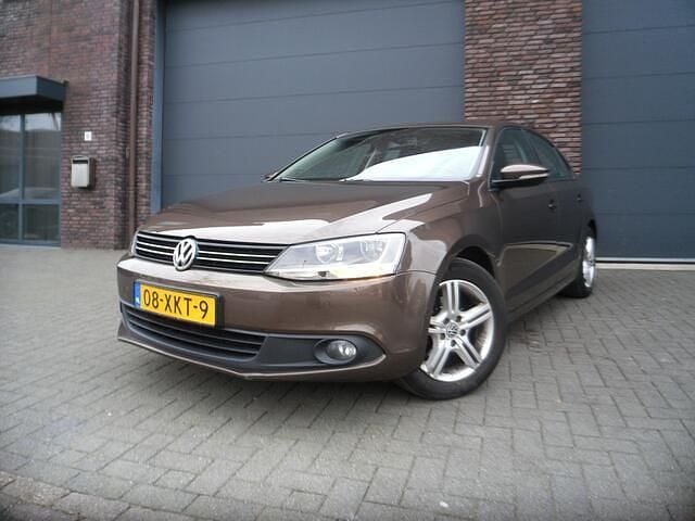 Bruin Gebruikt 2012 VW Jetta Comfortline Sedan | € 4.750 (Goede deal) - Afbeelding 1/4
