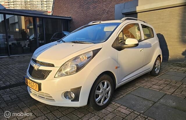 Wit Occasion 2011 Chevrolet Spark LS Hatchback | € 3.395 (Eerlijke prijs) - Afbeelding 1/4