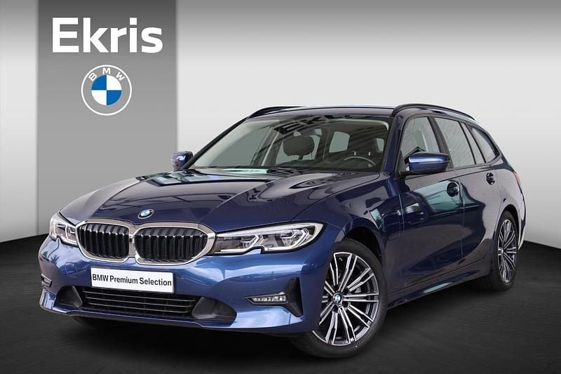 Blauw Gebruikt 2021 BMW 320e Comfort Edition Stationwagen | € 31.900 (Goede deal) - Afbeelding 1/4