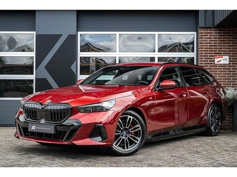 Rood Gebruikt 2024 BMW 530 M Sport Stationwagen | € 65.900 - Afbeelding 1/4
