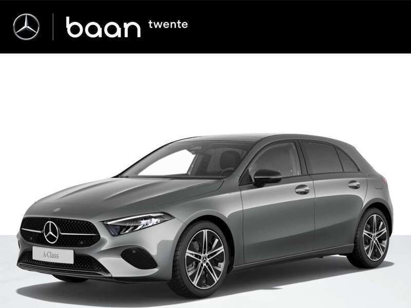 Grijs Nieuw 2024 Mercedes A180 Luxury Hatchback | € 45.473 - Afbeelding 1/4