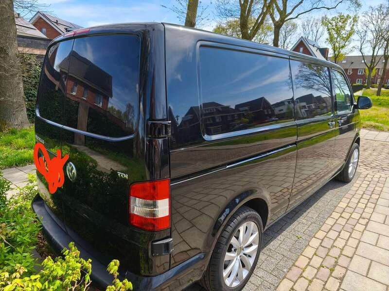 Zwart Gebruikt 2010 VW T5 Van | € 6.500 (Goede deal) - Afbeelding 1/4