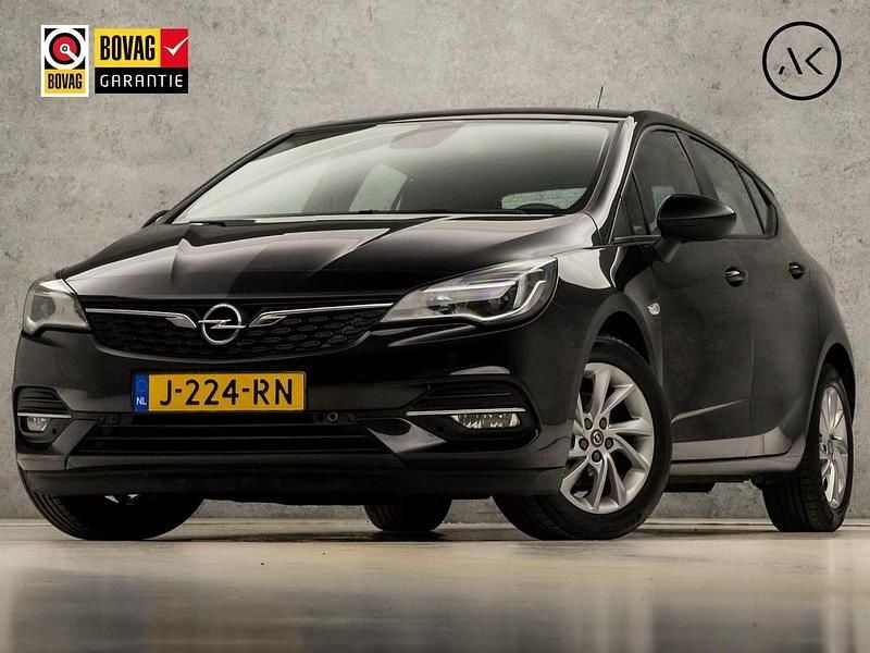 Zwart Occasion 2020 Opel Astra Edition Hatchback | € 10.945 (Eerlijke prijs) - Afbeelding 1/4