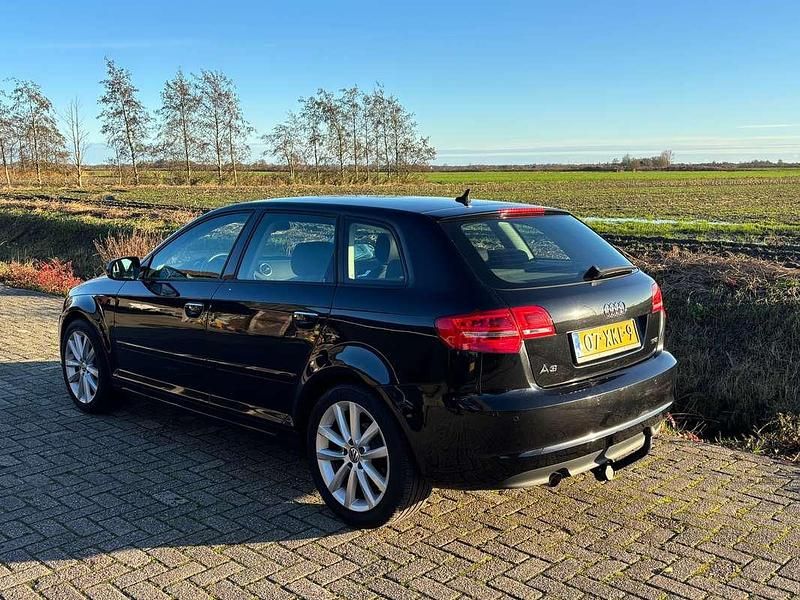 Zwart Gebruikt 2012 Audi A3 Advanced Hatchback | € 4.400 (Goede deal) - Afbeelding 1/4