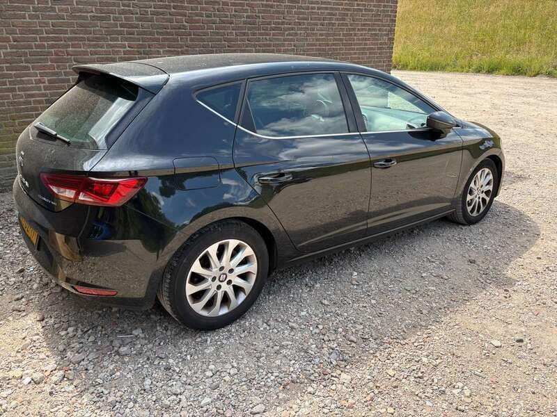 Zwart Gebruikt 2014 Seat Leon Hatchback | € 5.500 (Iets duurder) - Afbeelding 1/4