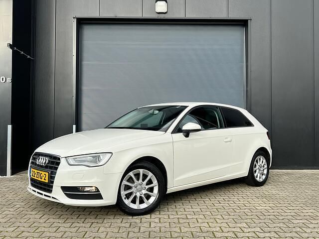 Wit Gebruikt 2013 Audi A3 Attraction Hatchback | € 5.450 (Eerlijke prijs) - Afbeelding 1/4