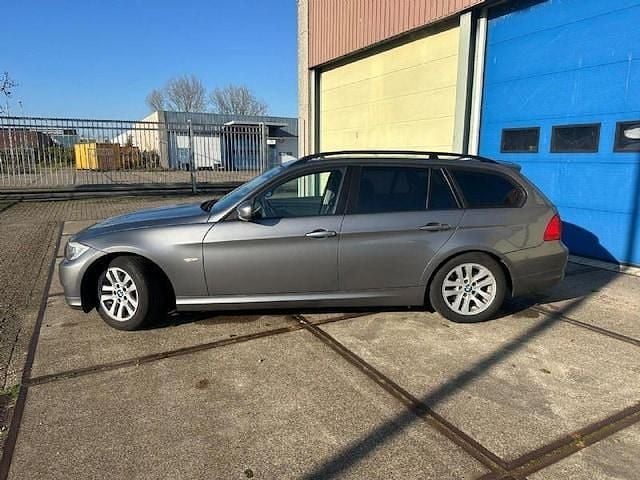 Occasion BMW 318 2009 Grijs (metallic) Stationwagen