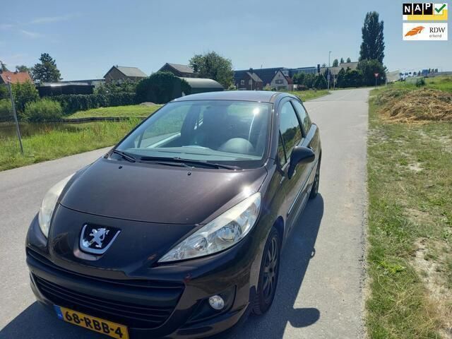 Rood Gebruikt 2011 Peugeot 207 Access Hatchback | € 1.950 (Eerlijke prijs) - Afbeelding 1/4