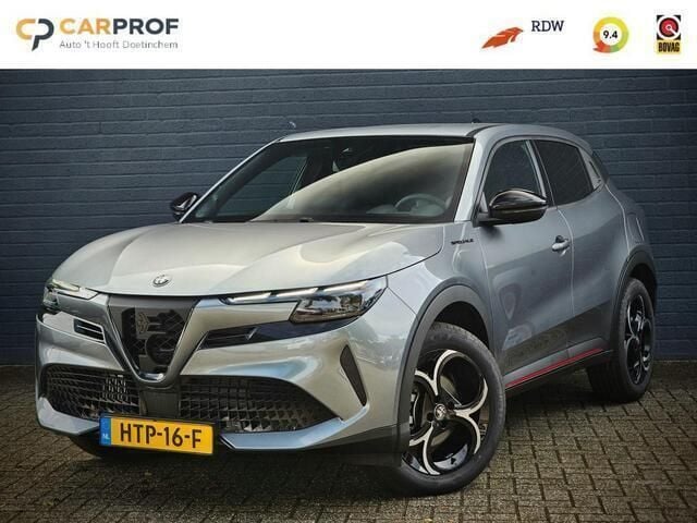 Grijs Nieuw 2025 Alfa Romeo Junior Edizione Speciale Hatchback | € 37.950 (Eerlijke prijs) - Afbeelding 1/4