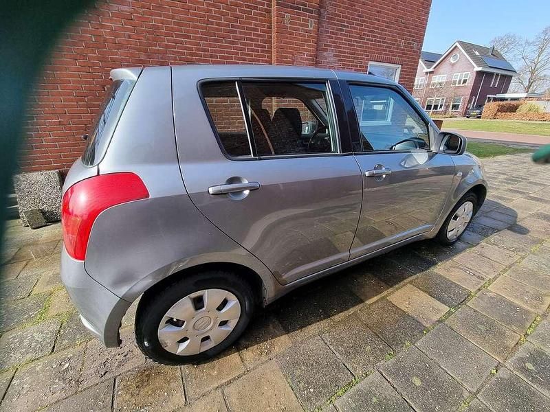 Occasion Suzuki Swift GLS 92 PK (67 kW) 2005 Grijs Hatchback