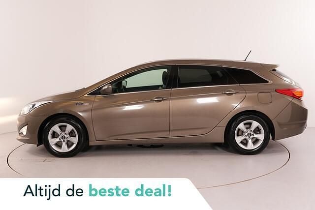 Beige, metallic lak Occasion 2014 Hyundai i40 Edition Stationwagen | € 7.750 (Eerlijke prijs) - Afbeelding 1/4