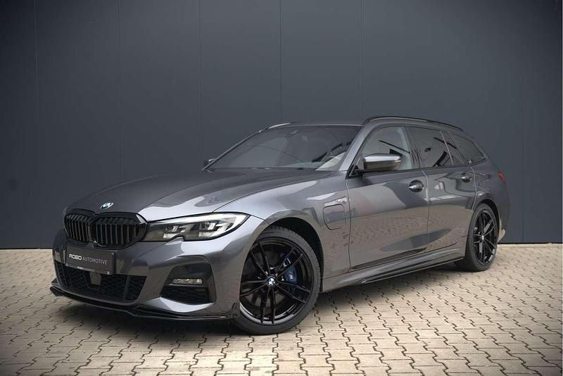 Grijs Gebruikt 2021 BMW 330e Executive Stationwagen | € 32.840 (Eerlijke prijs) - Afbeelding 1/4