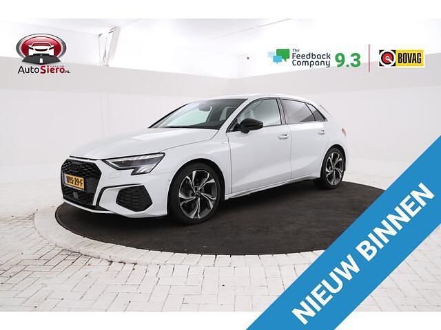Wit, metallic lak Gebruikt 2021 Audi A3 Sportback S-Line Hatchback | € 24.995 (Iets duurder) - Afbeelding 1/4