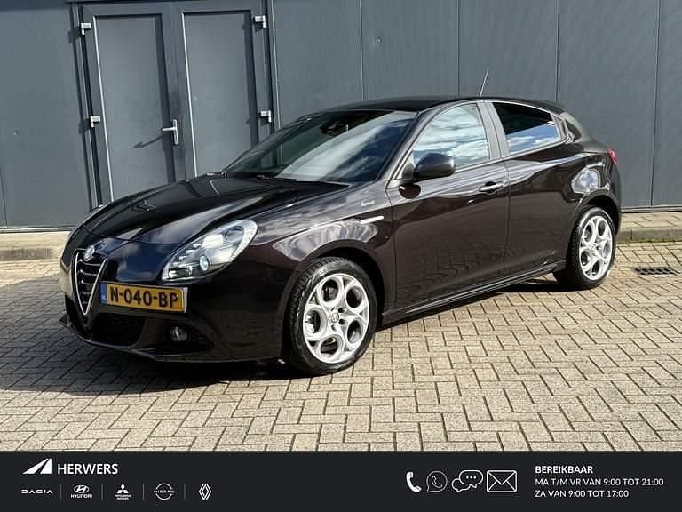 Zwart Gebruikt 2015 Alfa Romeo Giulietta Hatchback | € 10.485 (Super prijs) - Afbeelding 1/4