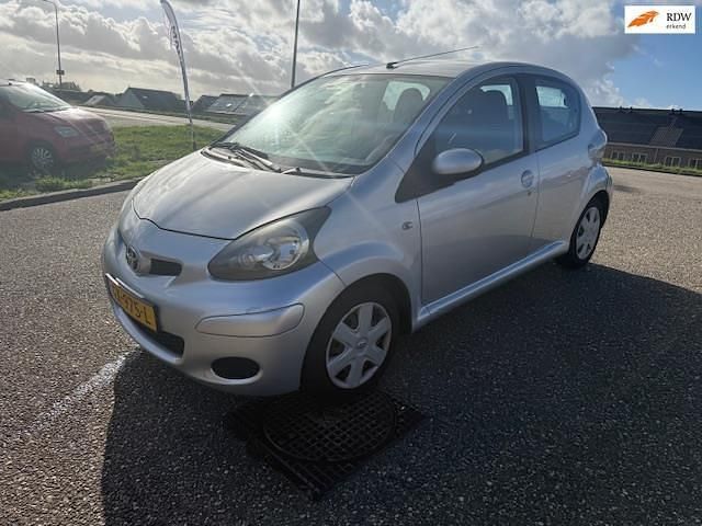 Occasion Toyota Aygo 68 PK (50 kW) 2010 Grijs Hatchback