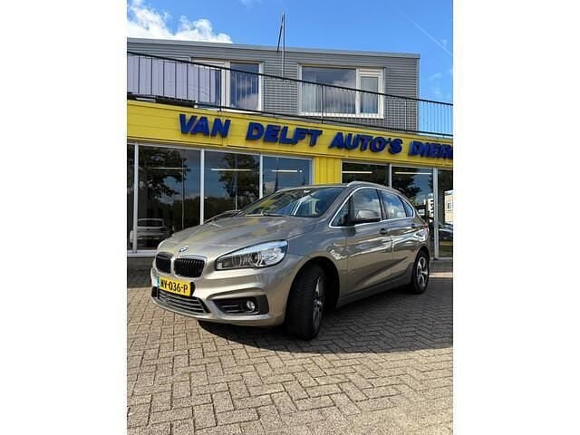 Grijs Gebruikt 2017 BMW 218 Executive Stationwagen | € 12.999 (Goede deal) - Afbeelding 1/4