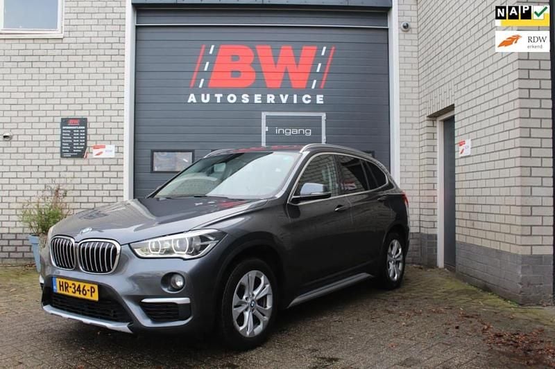 Grijs (metallic) Gebruikt 2015 BMW X1 xLine SUV | € 13.950 (Eerlijke prijs) - Afbeelding 1/4
