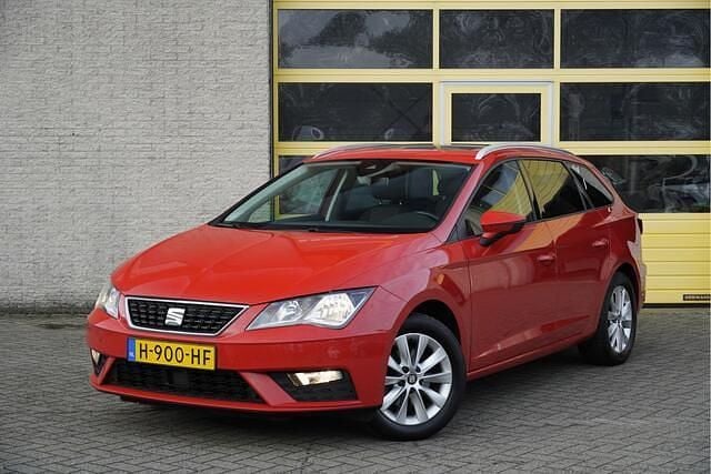 Rood Occasion 2020 Seat Leon ST Style Stationwagen | € 12.950 (Super prijs) - Afbeelding 1/4