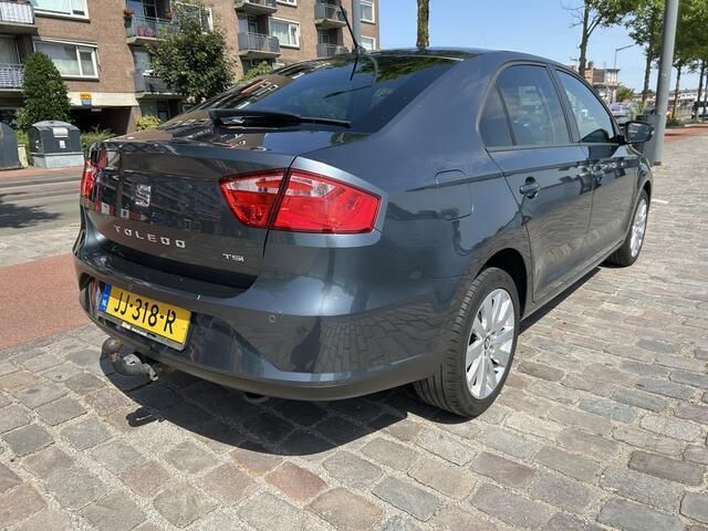 Occasion Seat Toledo CONNECT 90 PK (66 kW) 2016 Grijs, metallic lak Hatchback