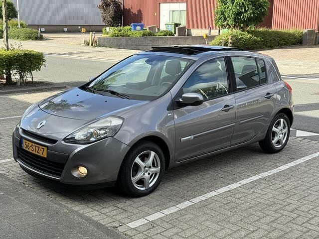 Grijs Gebruikt 2011 Renault Clio II Night&Day Hatchback | € 4.000 (Duur) - Afbeelding 1/4