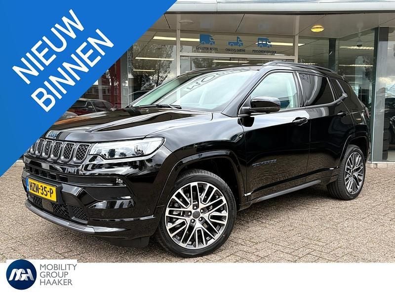 Zwart Gebruikt 2020 Jeep Compass Limited SUV | € 23.900 (Eerlijke prijs) - Afbeelding 1/4