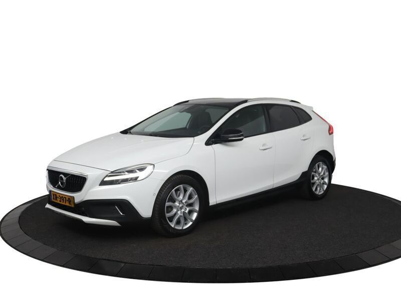 Wit Gebruikt 2019 Volvo V40 CC Stationwagen | € 19.900 (Iets duurder) - Afbeelding 1/4