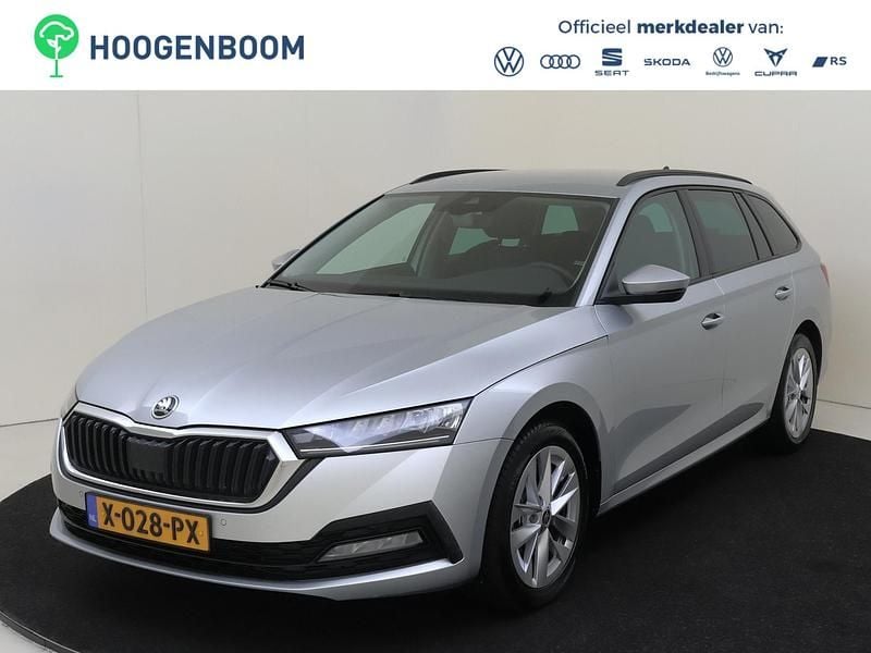 Grijs Gebruikt 2024 Skoda Octavia Business Line Stationwagen | € 25.750 (Goede deal) - Afbeelding 1/4