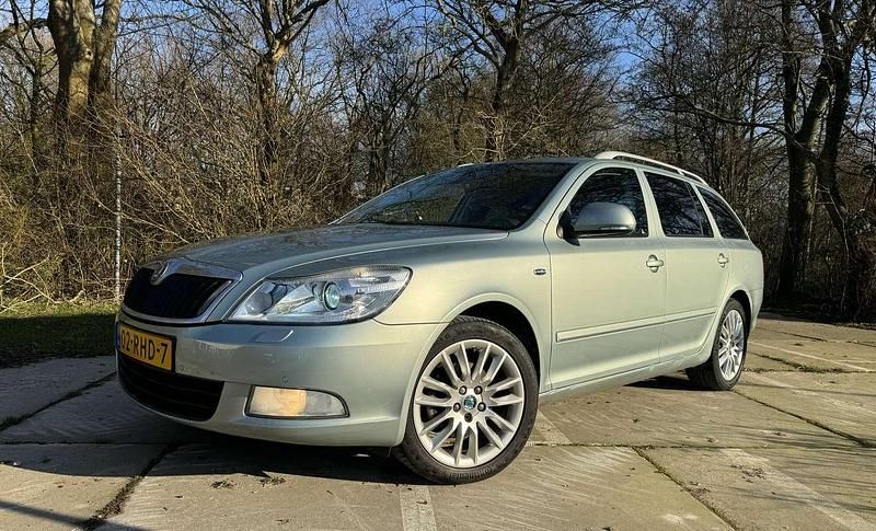 Groen Gebruikt 2011 Skoda Octavia LAURIN & KLEMENT Stationwagen | € 5.499 (Goede deal) - Afbeelding 1/4