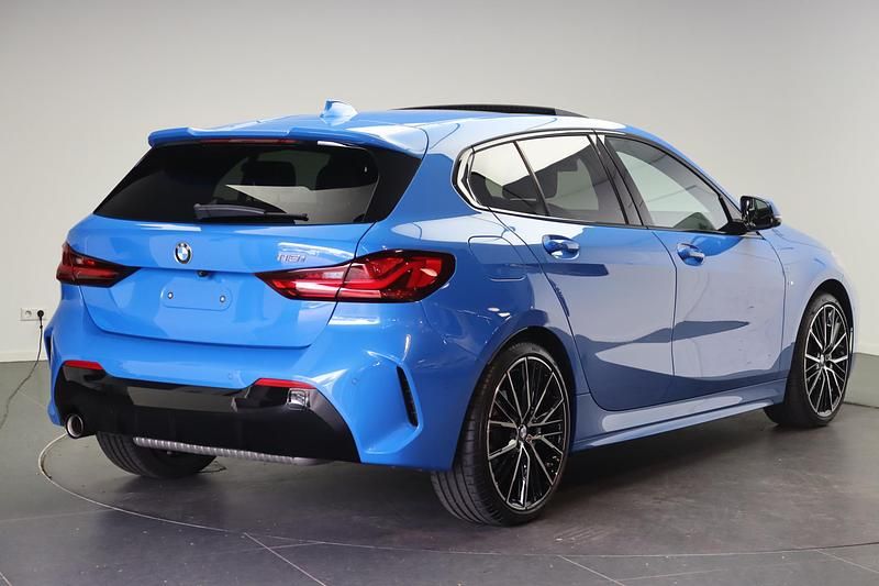 Occasion BMW 118 Executive 136 PK (100 kW) 2024 Blauw Hatchback