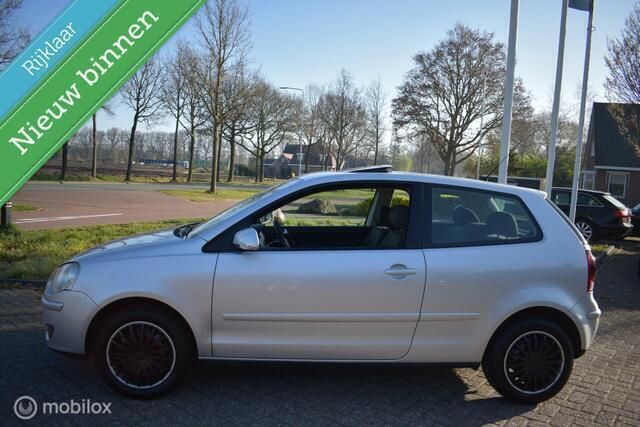 Grijs Gebruikt 2008 VW Polo Trendline Hatchback | € 1.750 (Goede deal) - Afbeelding 1/4