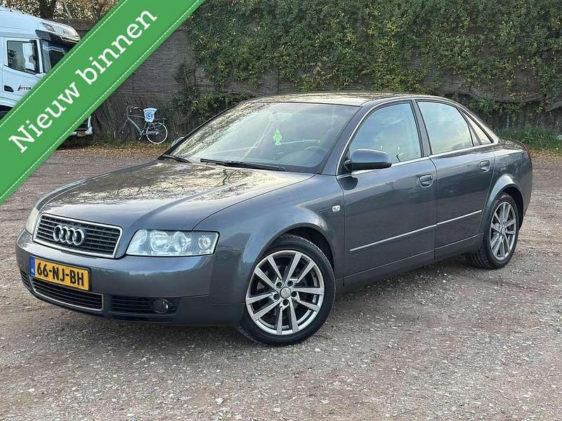 Grijs Gebruikt 2003 Audi A4 Sedan | € 1.999 (Eerlijke prijs) - Afbeelding 1/4