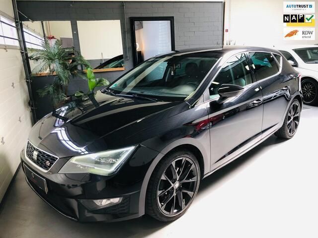Zwart Gebruikt 2013 Seat Leon FR Hatchback | € 8.999 (Iets duurder) - Afbeelding 1/4