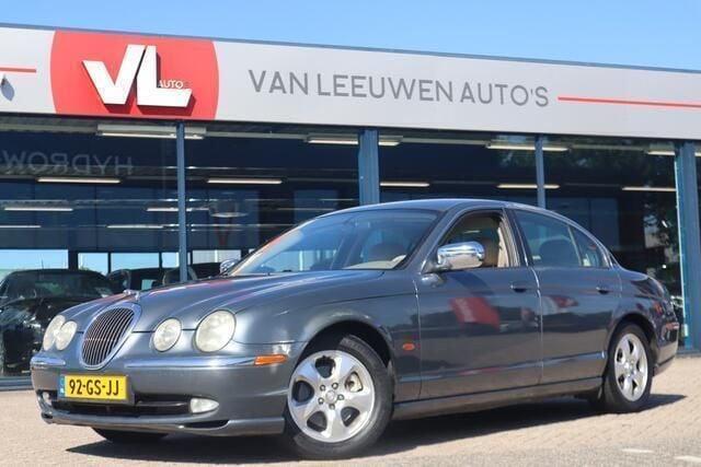 Grijs, metallic lak Gebruikt 2001 Jaguar S-Type S Sedan | € 1.498 (Eerlijke prijs) - Afbeelding 1/4