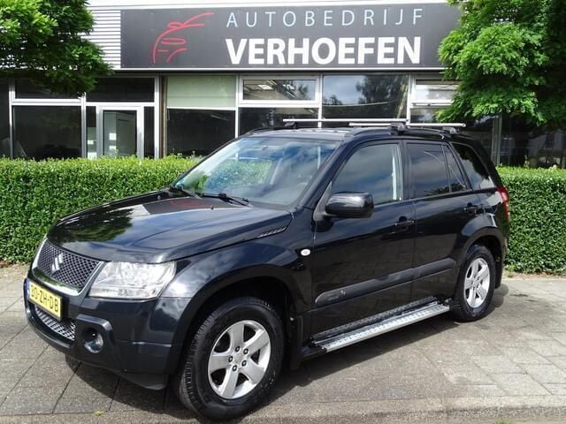 Zwart, metallic lak Gebruikt 2008 Suzuki Grand Vitara SUV | € 8.950 (Eerlijke prijs) - Afbeelding 1/4
