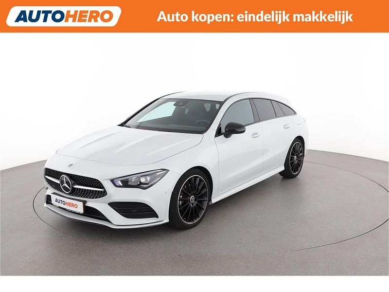 Wit Occasion 2023 Mercedes CLA180 Shooting Brake AMG line Stationwagen | € 32.249 (Super prijs) - Afbeelding 1/4
