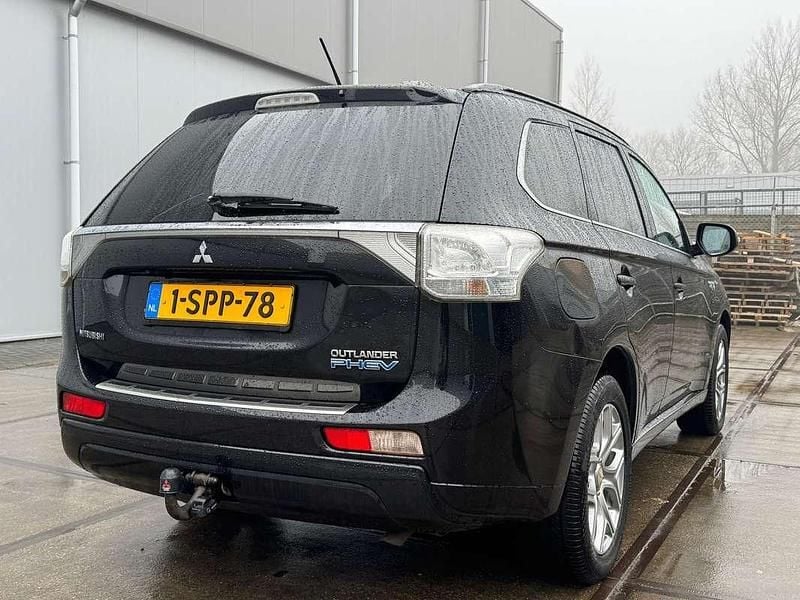 Occasion Mitsubishi Outlander P-HEV Instyle 121 PK (88 kW) 2013 Zwart SUV