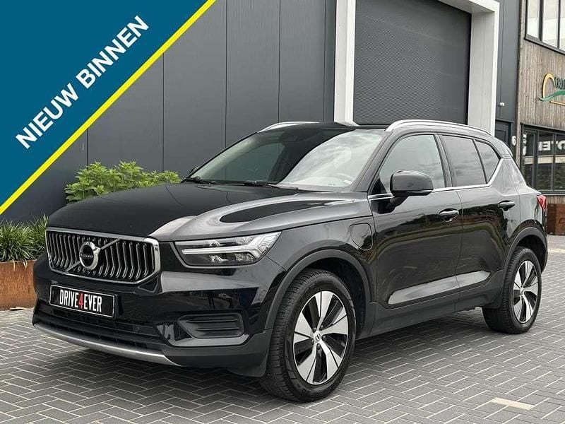 Zwart, metallic lak Gebruikt 2022 Volvo XC40 SUV | € 24.995 (Goede deal) - Afbeelding 1/4