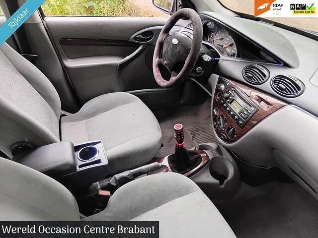 Occasion Ford Focus Ghia 116 PK (85 kW) 2000 Beige Sedan