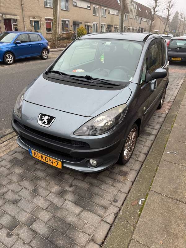 Grijs Gebruikt 2007 Peugeot 1007 Hatchback | € 2.500 (Eerlijke prijs) - Afbeelding 1/2