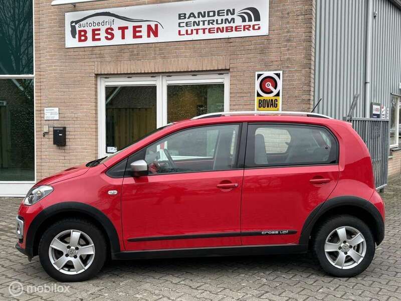 Rood Gebruikt 2013 VW up! Hatchback | € 5.995 (Eerlijke prijs) - Afbeelding 1/4