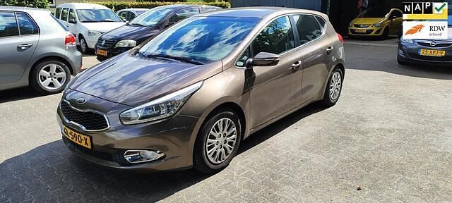 Bruin Gebruikt 2015 Kia Ceed Hatchback | € 6.950 (Eerlijke prijs) - Afbeelding 1/4