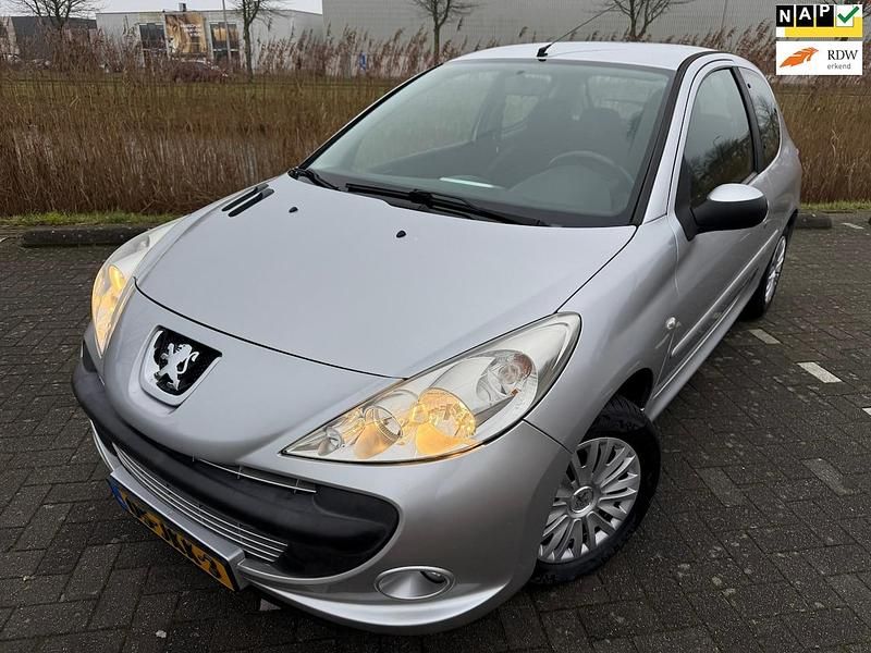 Grijs Occasion 2009 Peugeot 206 Hatchback | € 2.399 (Eerlijke prijs) - Afbeelding 1/4