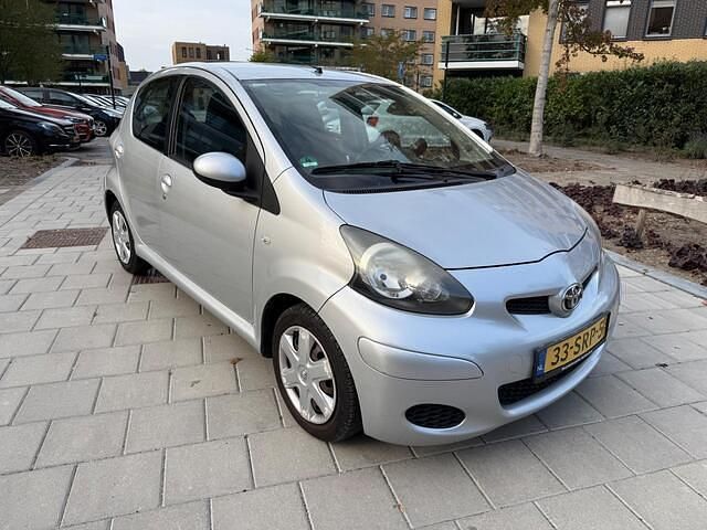 Occasion Toyota Aygo 68 PK (50 kW) 2010 Grijs Hatchback