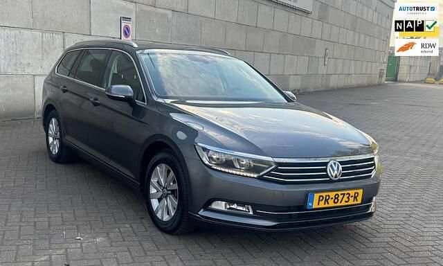 Grijs Gebruikt 2017 VW Passat Comfortline Stationwagen | € 17.950 (Eerlijke prijs) - Afbeelding 1/4