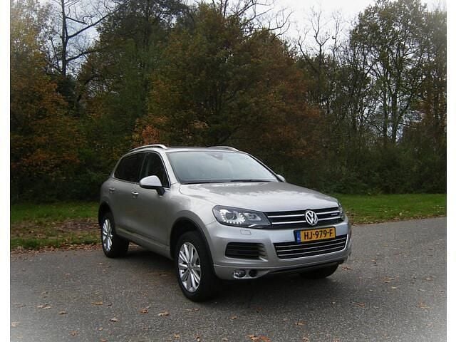 Grijs (metallic) Gebruikt 2012 VW Touareg Highline SUV | € 6.950 - Afbeelding 1/4