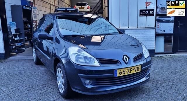 Grijs Gebruikt 2008 Renault Clio II Hatchback | € 2.250 - Afbeelding 1/4