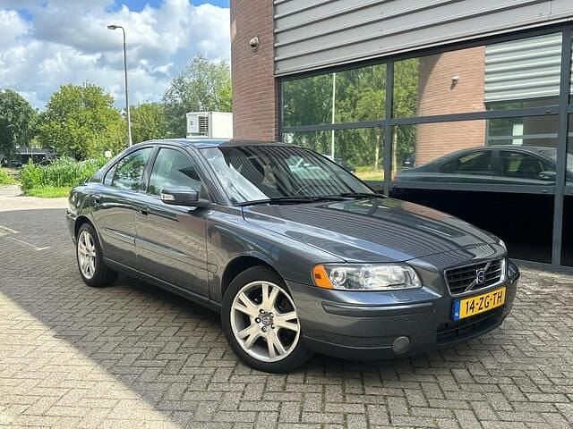 Grijs Gebruikt 2008 Volvo S60 Sedan | € 5.995 (Eerlijke prijs) - Afbeelding 1/4